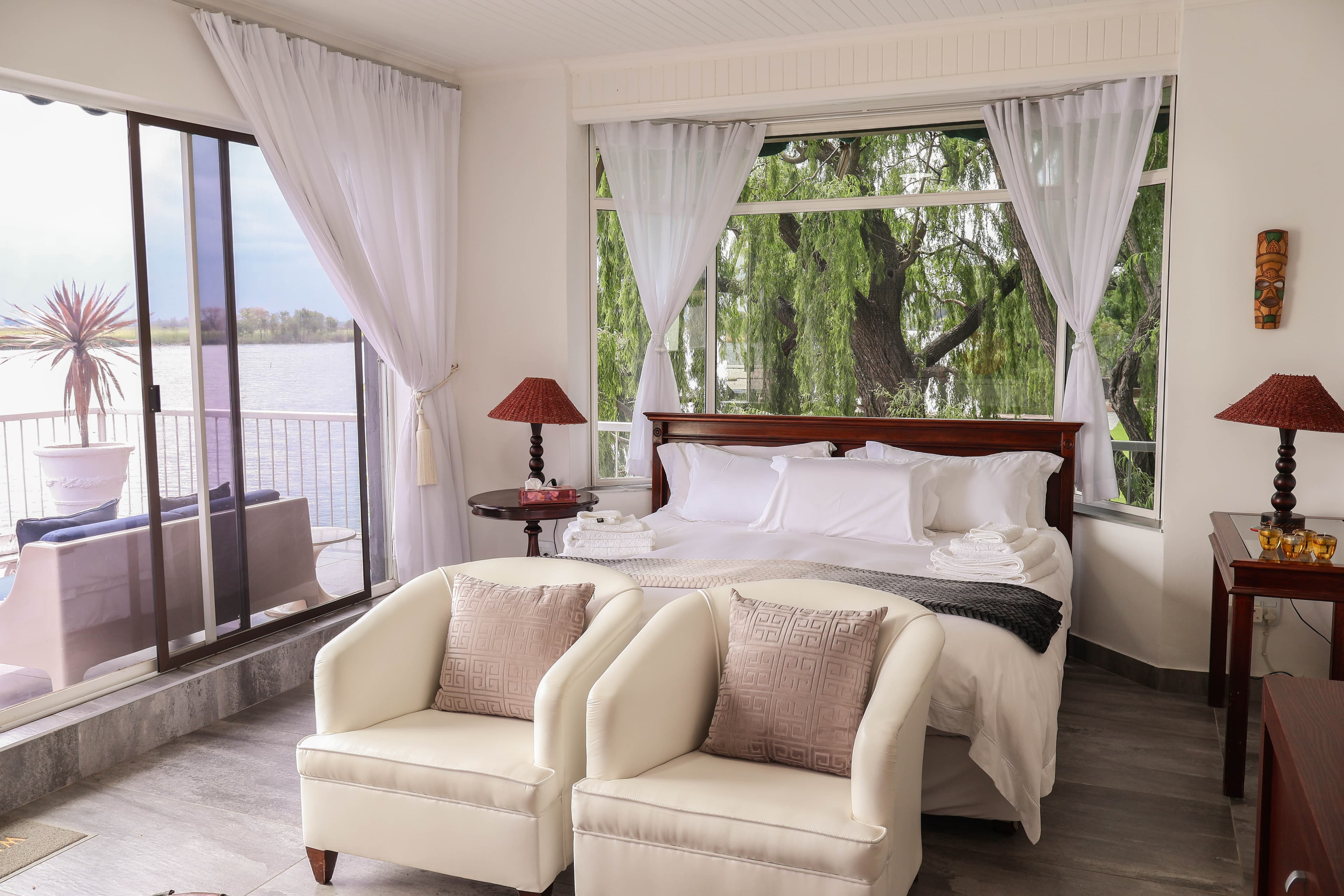 Boathouse Bungalow living space