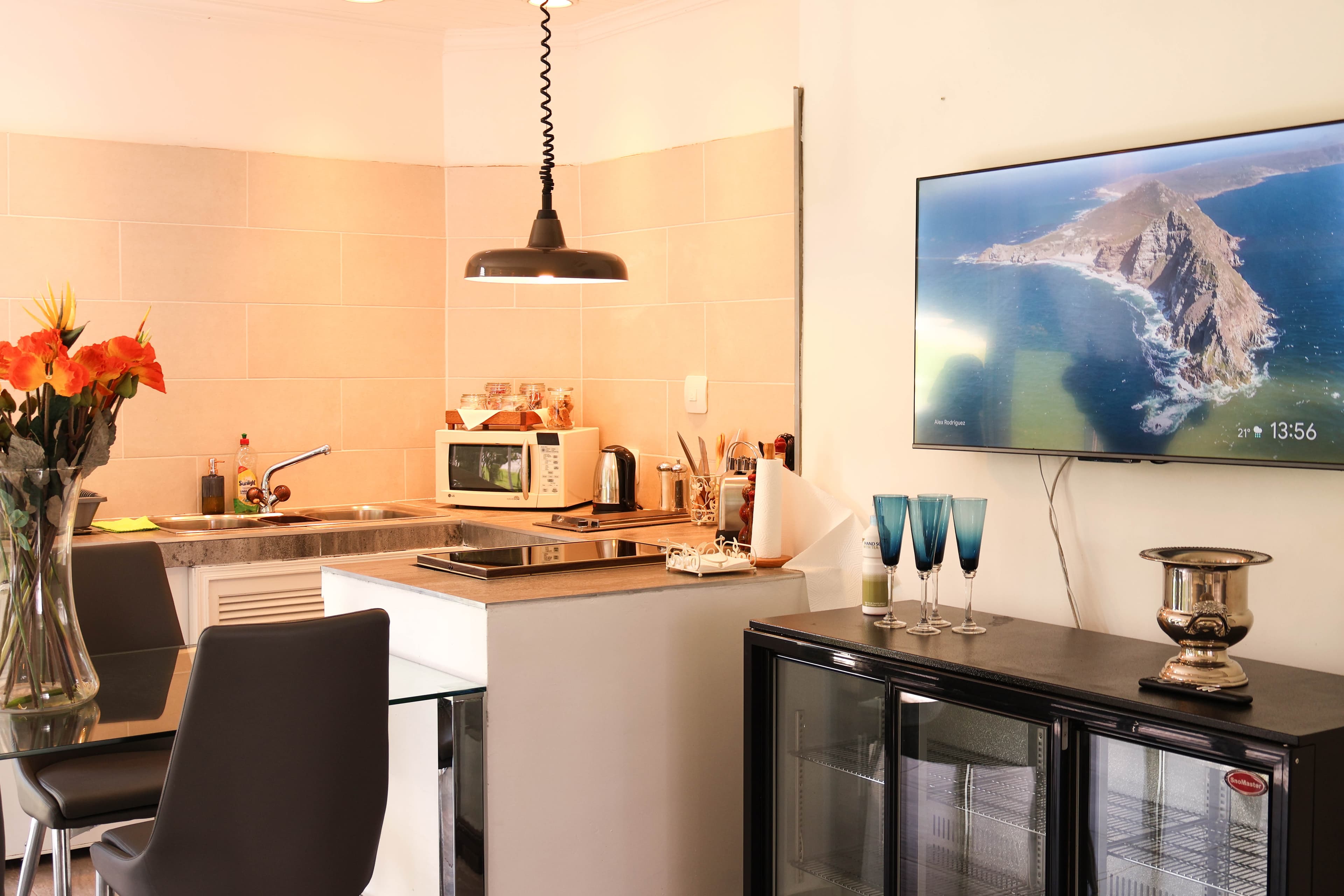 Boathouse Bungalow — photo 9